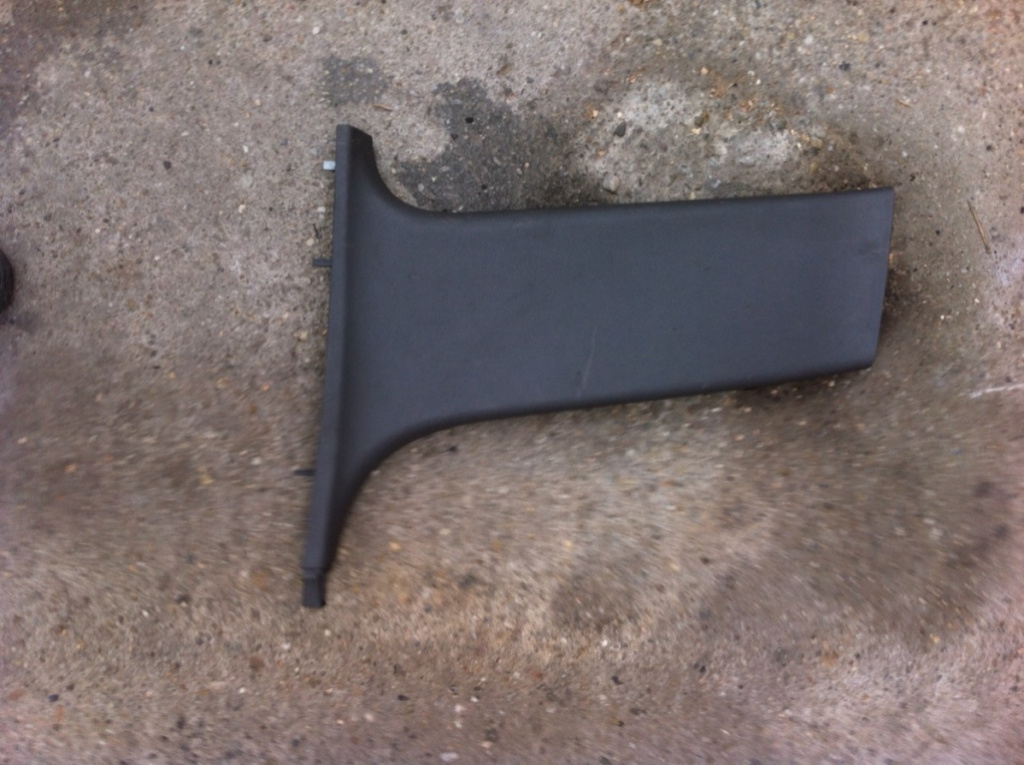 Ornament inferior stalp stanga Audi A4 B6 [2000 - 2005] Avant wagon 5-usi 2.0 FSI MT (150 hp) 2.0 FSI AWA
