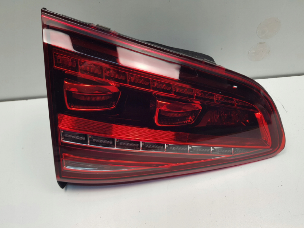 Ornament lampa stop stanga spate pe haion Volkswagen Golf 7 an 2017 cod piesa 5G0945311B