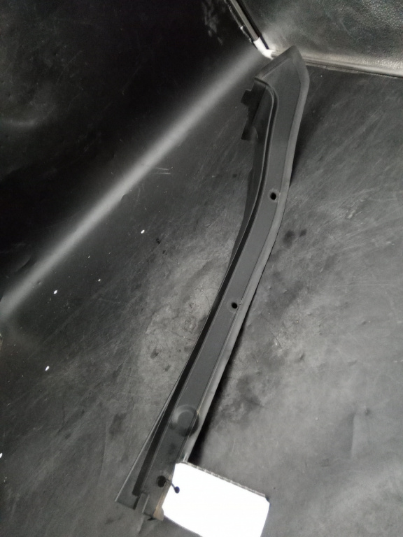Ornament lateral capota stanga Bmw Seria 3-f30 ,s4-f32 cod piesa 51767264273