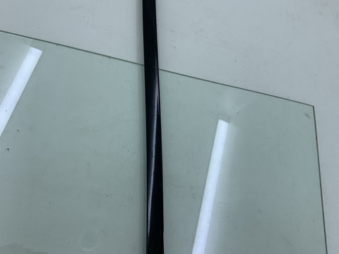 Ornament parbriz stanga BMW X7 G07 3.0 DIESEL 2018-2024 7437873 DezP: 22215