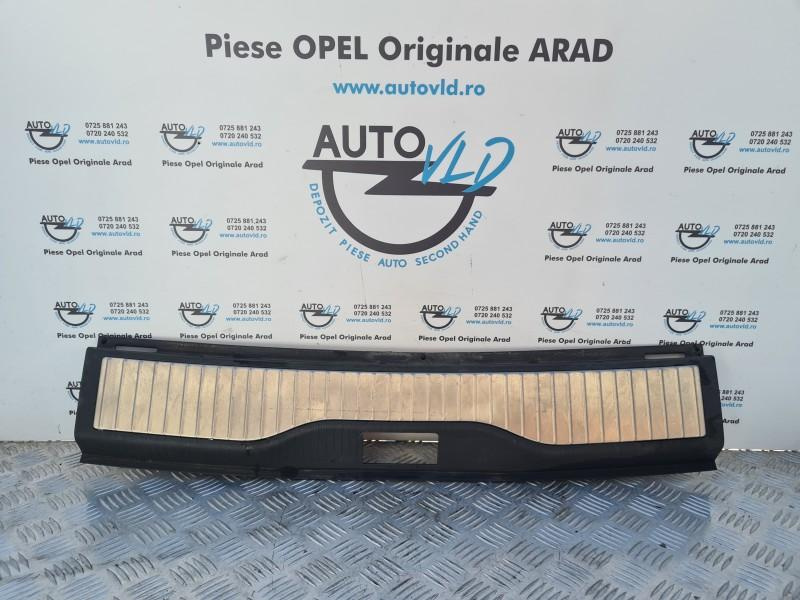 Ornament plastic crom nichel portbagaj Opel Zafira