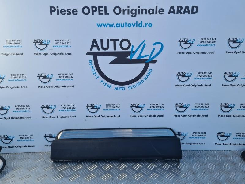 Ornament prag usa dreapta fata Chevrolet Captiva f