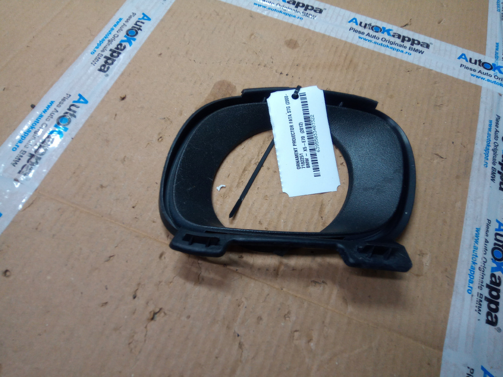Ornament proiector fata stanga (2008-2015) Bmw X5-e70 an 2012 cod piesa 7182251