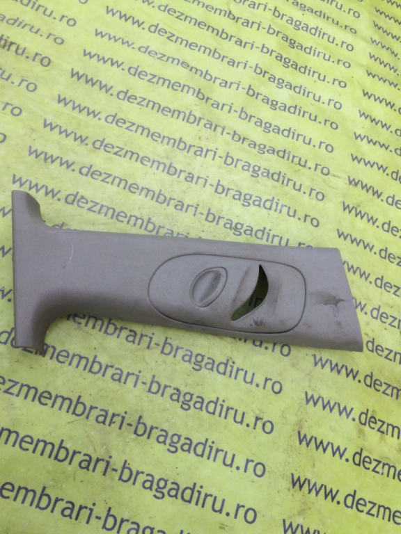 Ornament stalp stanga Ford Focus [1998 - 2004] wag
