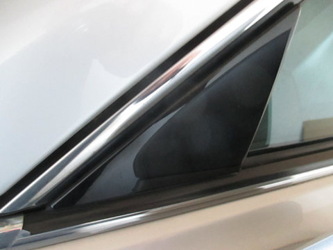 Ornament triunghi usa stanga fata Lexus IS 220D cod culoare 1G1 2006 2007 2008 2009...