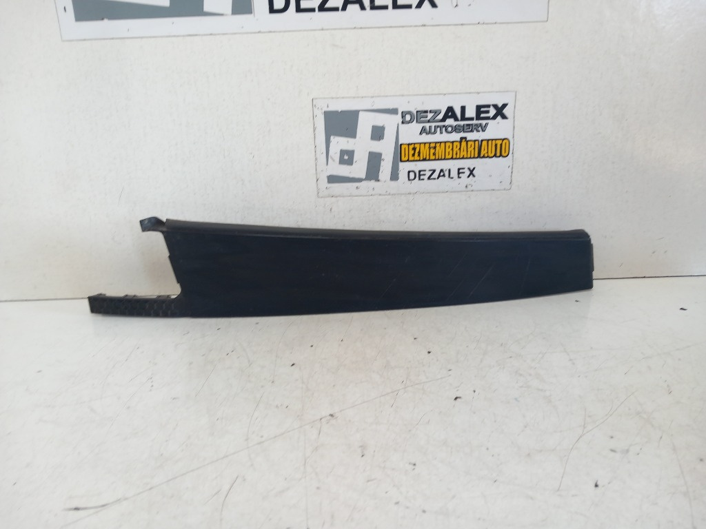 Ornament vertical stalp usa stanga spate Skoda Octavia 3 cod 5E0839901