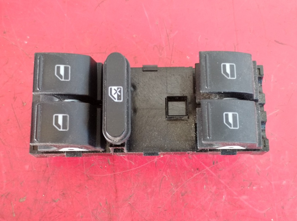 Panou butoane 4 x geam electric stanga fata Vw Golf 6 / Tiguan / Passat B6 1K4959857B