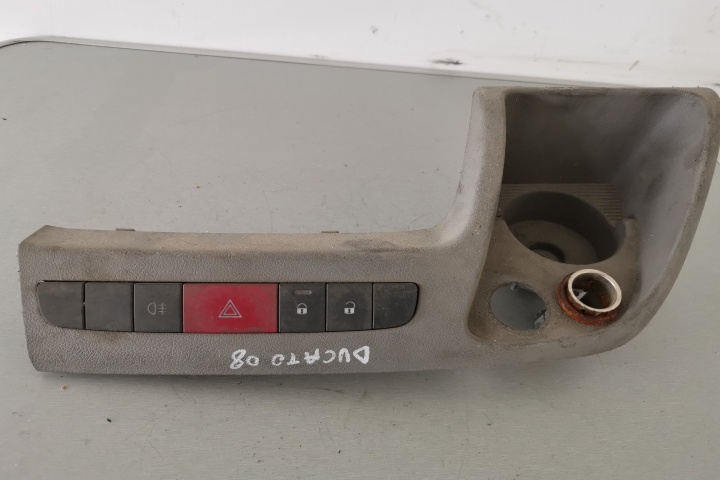 Panou buton avarie blocare usi fiat ducato 7354213580 Panou buton avarie blocare usi fiat ducato 7354213580 Fiat Ducato
