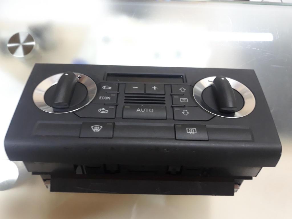 Panou Clima Audi A3 COD. 8P0 820 043 M 5 PR NR.2324