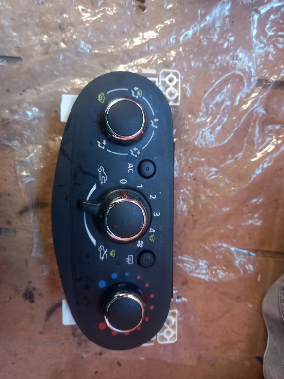 Panou clima Dacia Sandero cod produs:N106279B