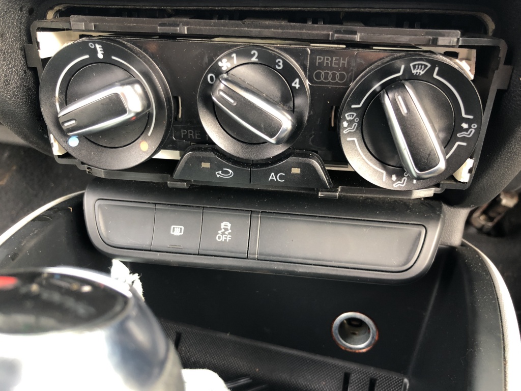 Panou clima pentru audi a1 cod:8x0820045a 2011