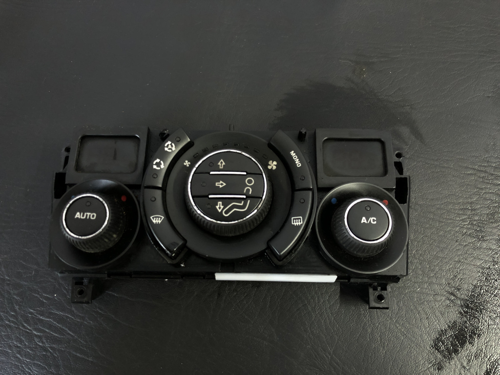Panou climatronic Peugeot 3008 1.6 THP benzina, Manual, 156cp sedan 2010 (96738320XT)
