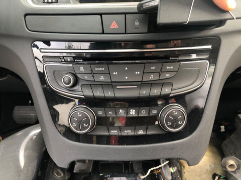 Panou climatronic si audio JBL Peugeot 508 an 2012