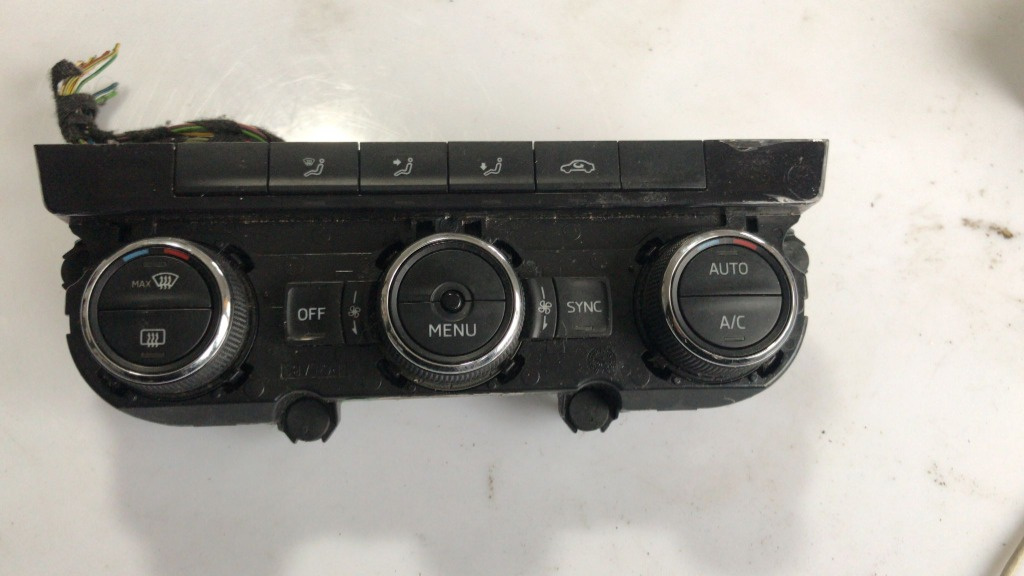 Panou climatronic Skoda Octavia 3 cod 5e0907044q