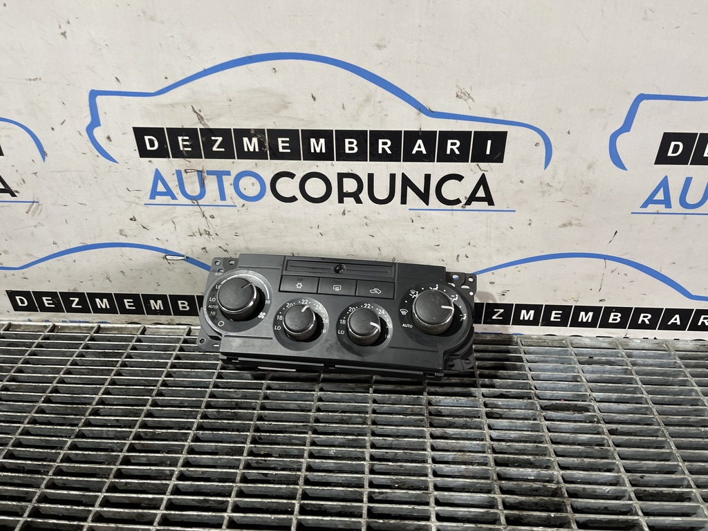 Panou Comanda AC Clima Jeep Grand Cherokee III 2005 - 2010 P55111011AK