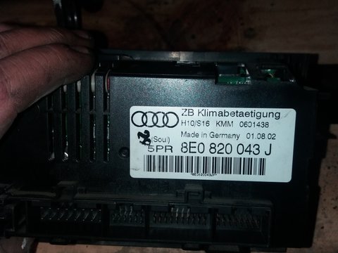 Panou comanda climatizare Audi A4 B6 cod 8EO820043J