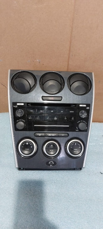 Panou comenzi / Consola centrala cu radio CD / Clima Mazda 6 2007 combi