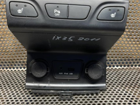 Panou cu butoane încălzire scaune,senzori parcare cu mufă USB,AUX Hyundai ix 35 2011
