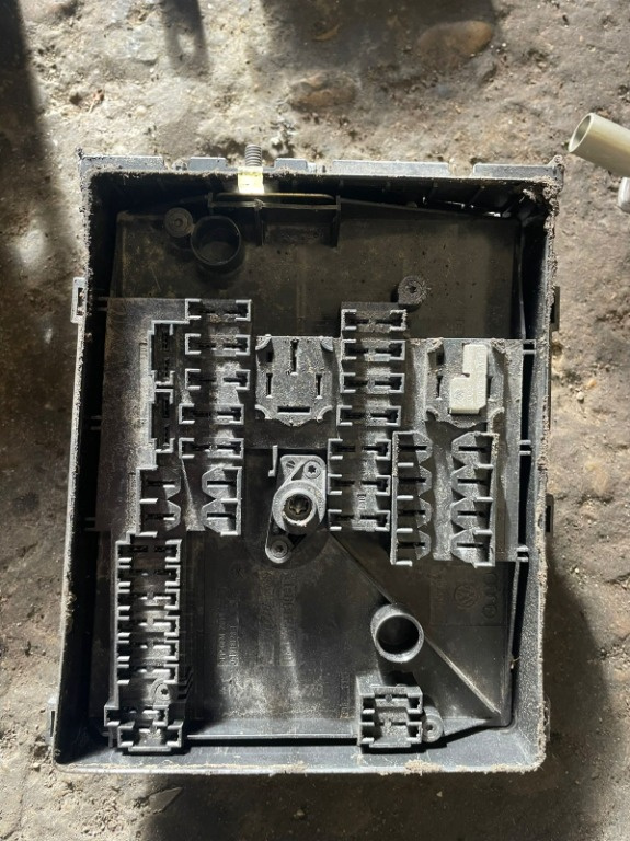 Panou relee sigurante motor Vw Golf 5 Touran Audi A3 8p etc 1k0937125A