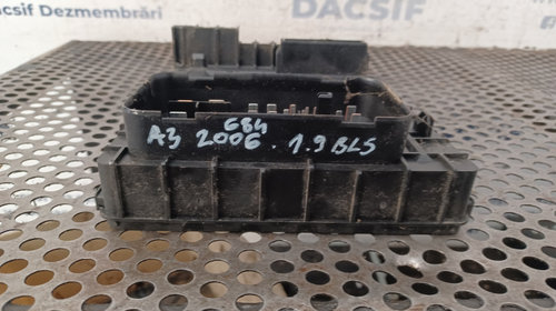 Panou sigurante motor 1K0937125A Audi A3