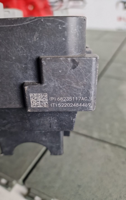 Panou sigurante motor Cod: 68235117AC Je