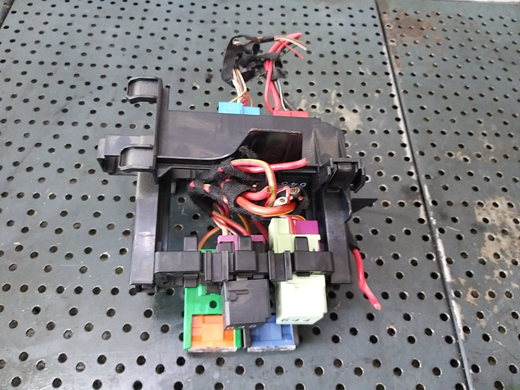 Panou sigurante relee 2.0 tdi audi a4 b8 8k 8a0937530