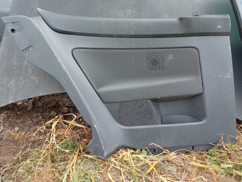 Panou spate stanga Volkswagen Golf 5 in 2 usi