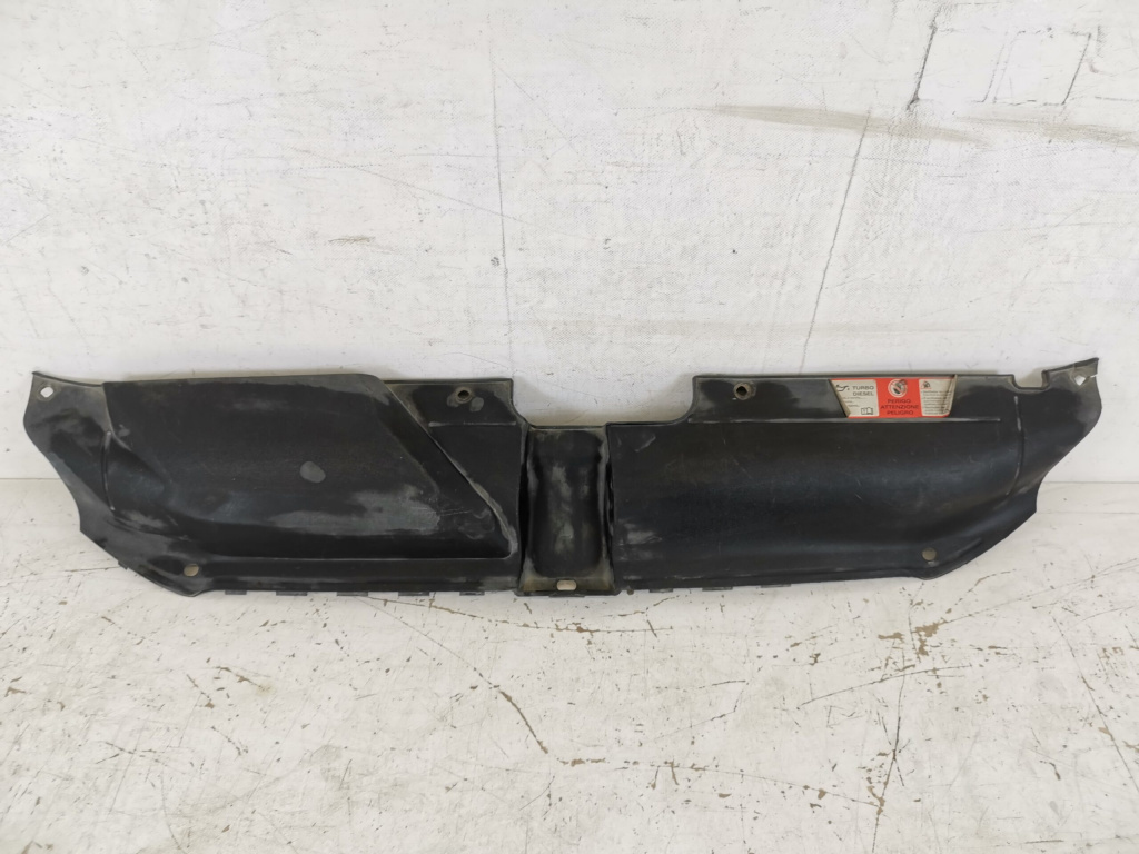 Panou Trager Superior Central Audi A4 B8/8K 2007 2008 2009 2010 2011 Original