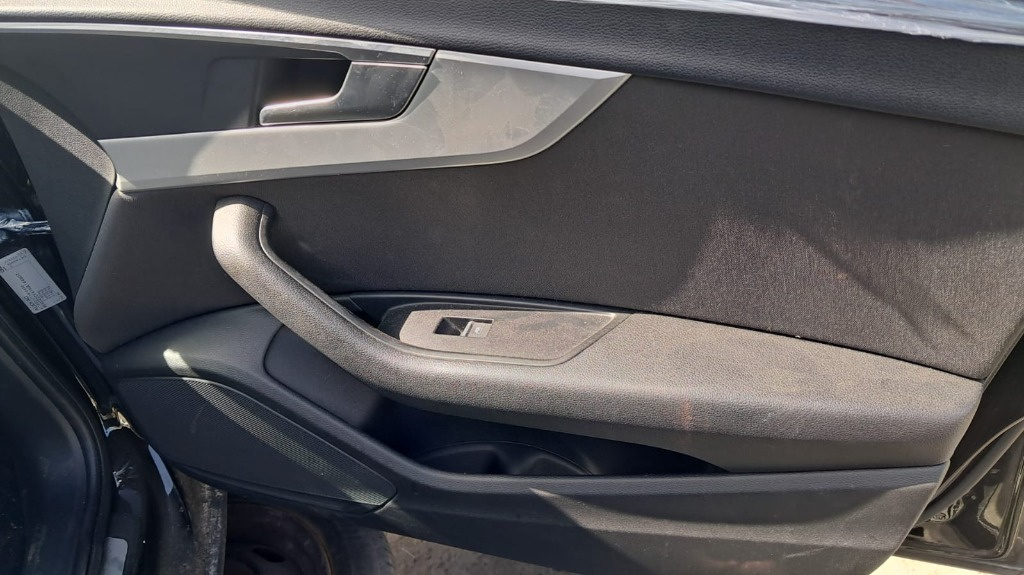 Panou usa dreapta fata AUDI A4 B9 sedan 2.0 TDI DETA an 2017