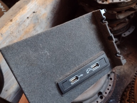Panou USB de mercedes benz ML W166 cod A1666801223