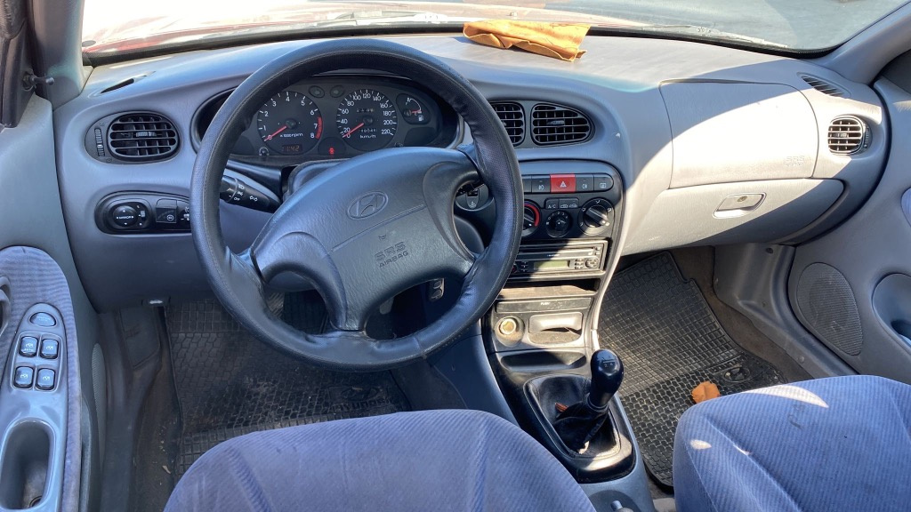 Parasolare Hyundai Lantra 2001 Limuzină