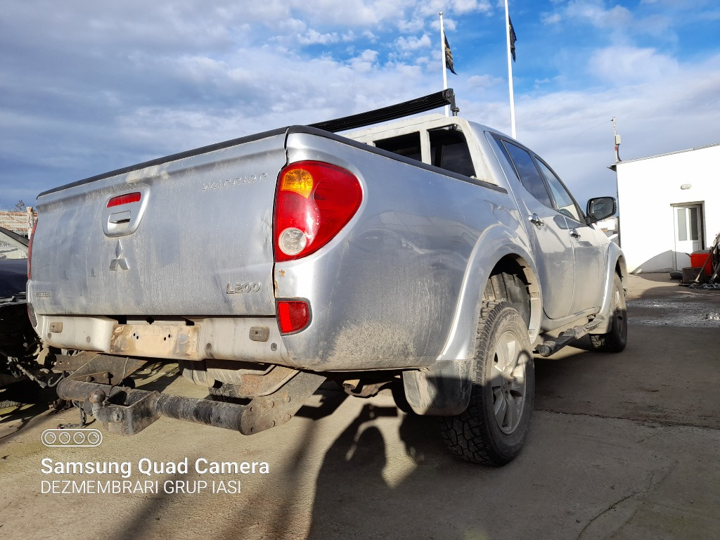 Parasolare Mitsubishi L200 2010 Pick-Up 