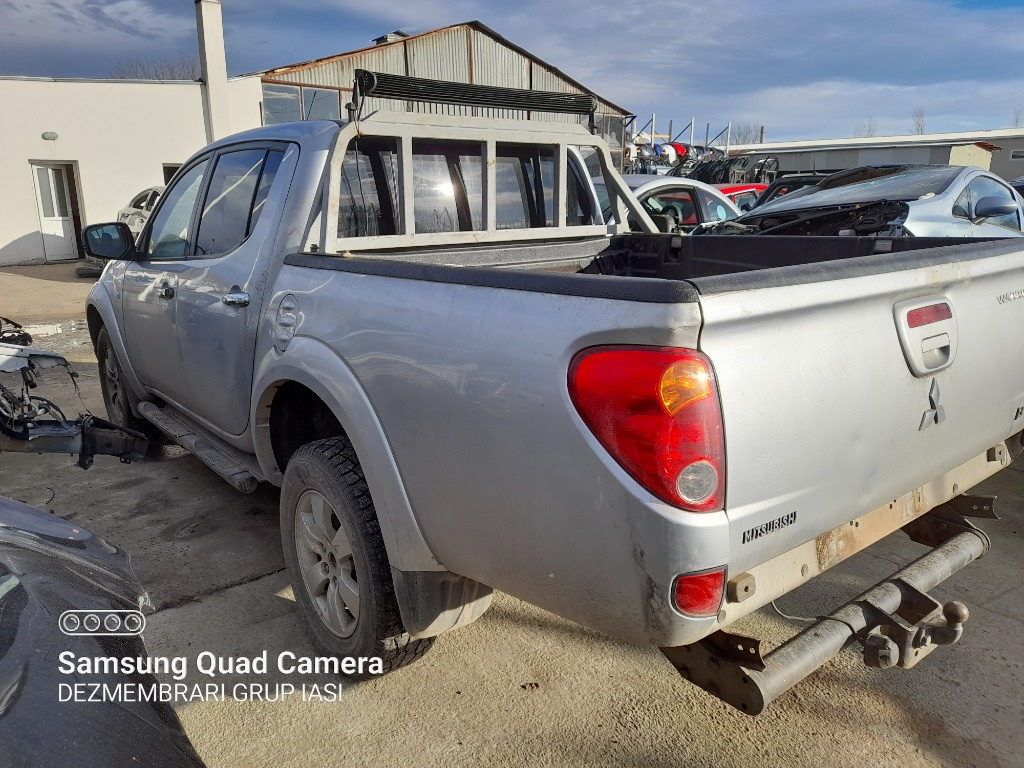 Parasolare Mitsubishi L200 2010 Pick-Up 