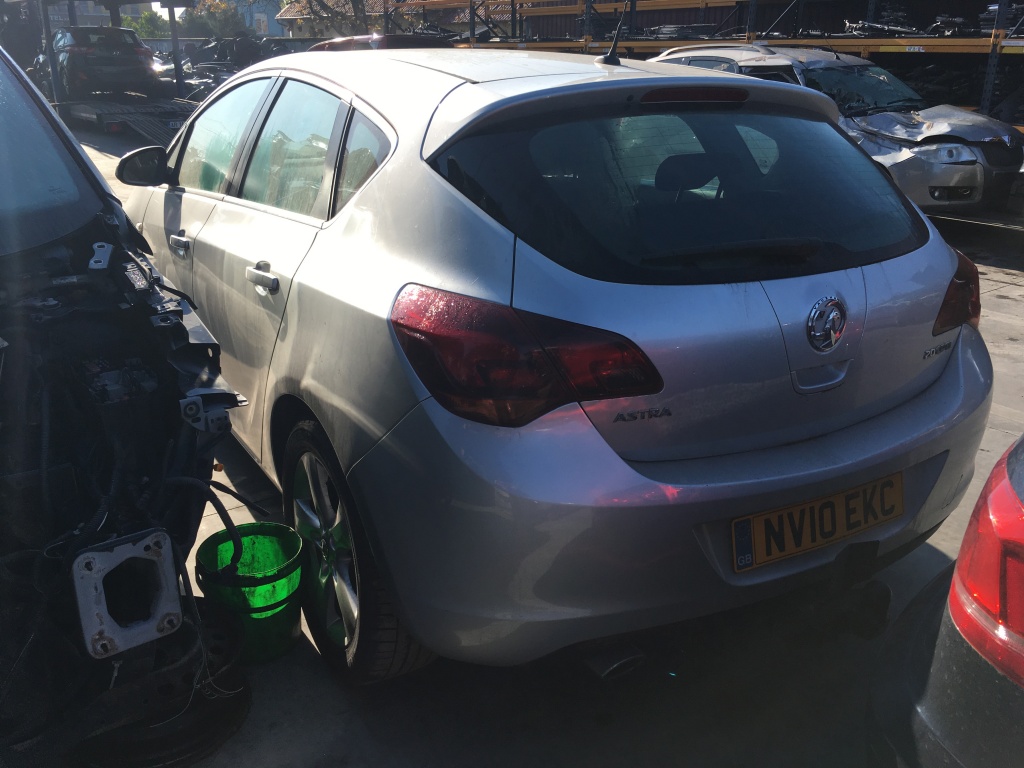 Parasolare Opel Astra J 2010 hatchback 2