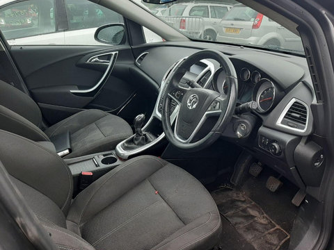 Parasolare Opel Astra J 2011 Hatchback 2.0 CDTI