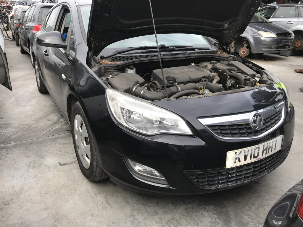 Parasolare Opel Astra J 2014 hatchback 2