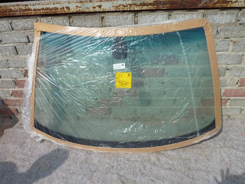Parbriz verde cu parasolar verde+senzor de ploaie pt bmw 3(e46) nu trimitem prin curier