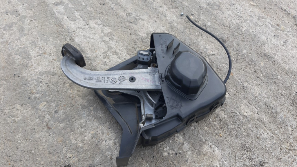 Peda frana de mana mercedes w203 1.8