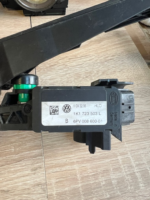 Pedala acceleratie 1K1 723 503 L 1K1 723 503 L 1K1 723 503 L Volkswagen VW Passat ‼️NOU‼️ Dezmembrez VW Passat B6 break 2.0 tdi 140 cp,cod motor BKP,Euro 4 ,cutie automata DSG in 6 trepte cod HXS/HQL,cod culoare LC9X/DISTRONIC/SOFT CLOSE PORTBAGAJ