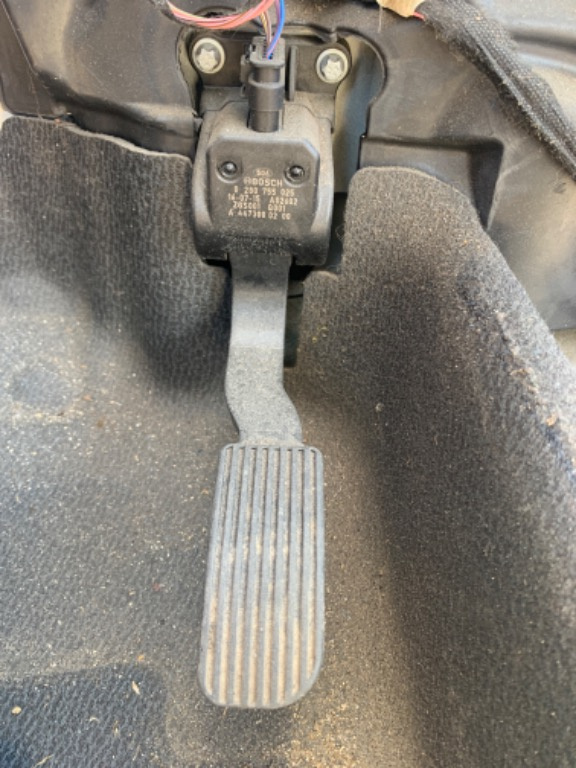 Pedala acceleratie a4473000200 Mercedes vito w447