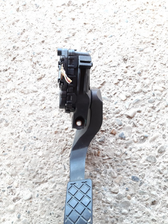 Pedala acceleratie AUDI A4 B7 / A4 B6 cod 8E1 721 