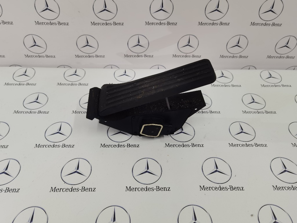 Pedala acceleratie Mercedes C200 W204 A2043000004