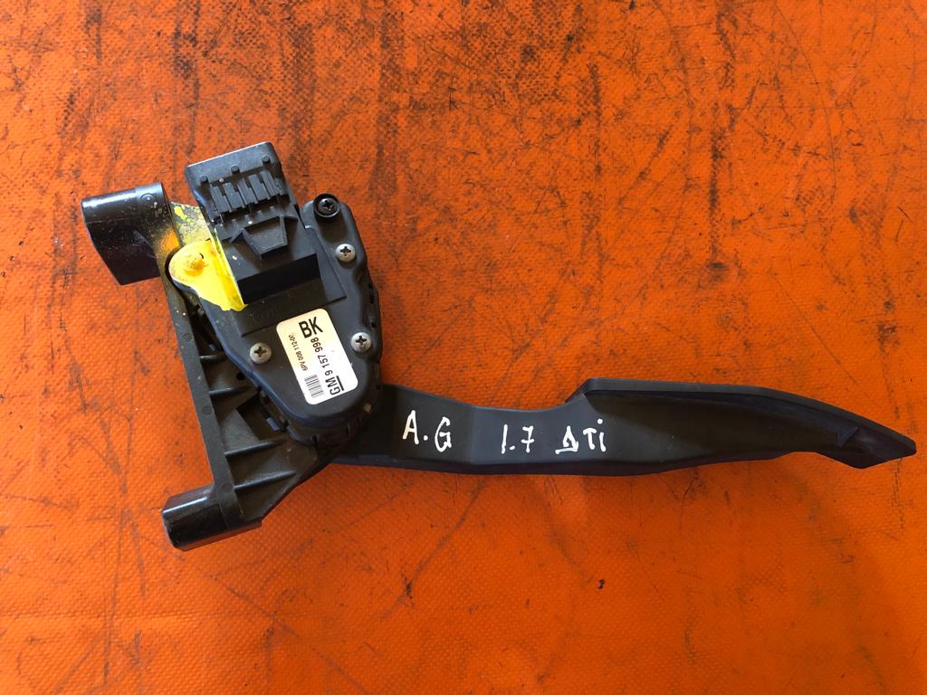 Pedala acceleratie Opel Astra G, 1.7 DTI, cod 9 157 998