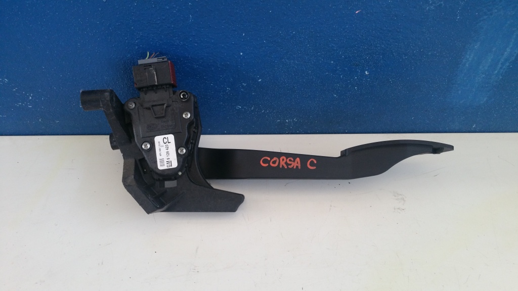 Pedala acceleratie Opel Corsa C Cod 9129423