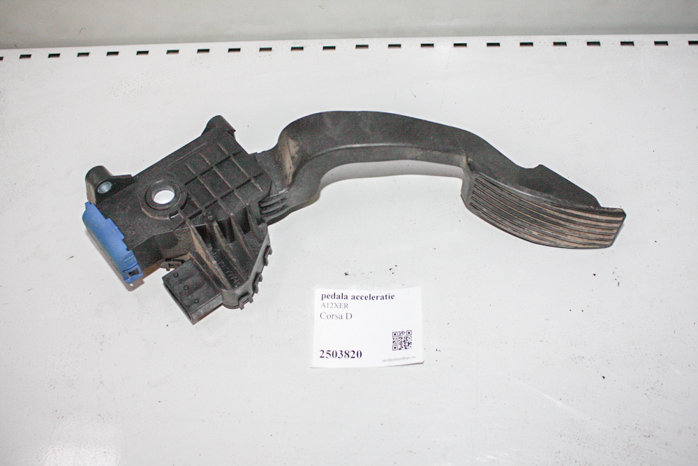 Pedala acceleratie Opel Corsa D 13305806