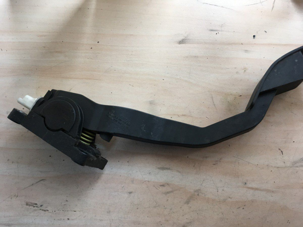 Pedala acceleratie Peugeot 206 cod 9654877480 0280755026