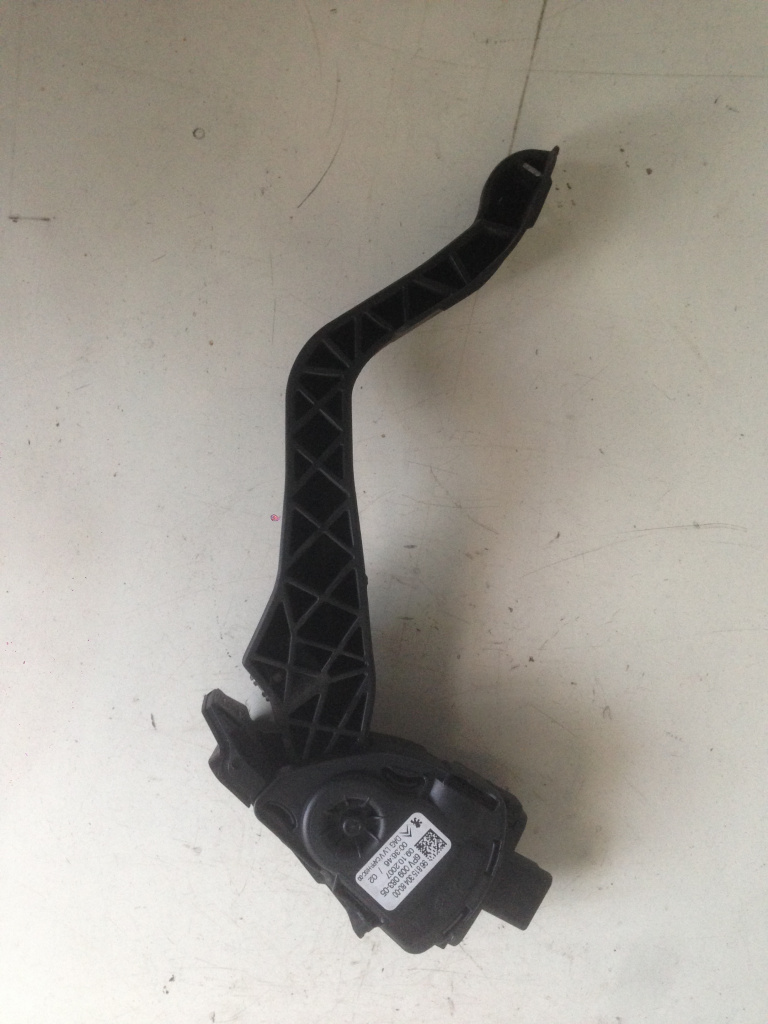 Pedala Acceleratie Peugeot 307 SW cod 9681530480