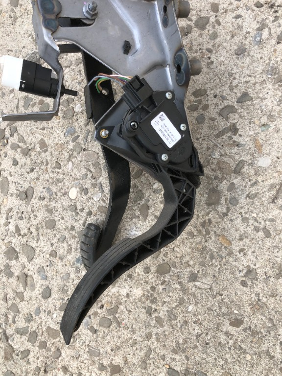 Pedala acceleratie renault clio 4 cod 180029347R