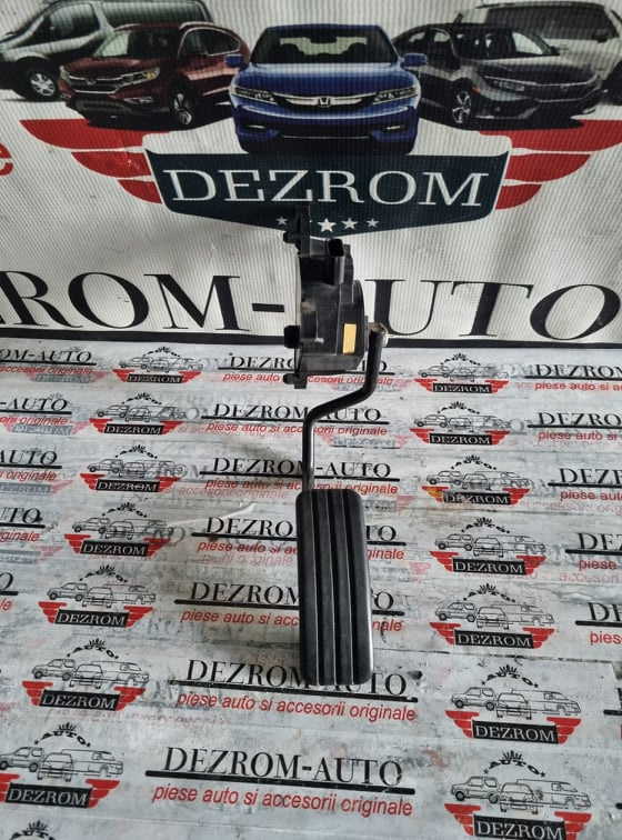 Pedala acceleratie Renault Clio III 1.2 16V 75cp cod piesa : 8200297335