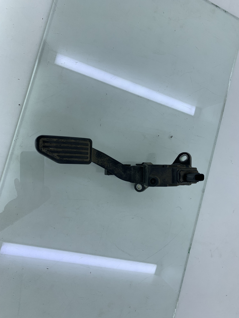 Pedala acceleratie Toyota YARIS 1.5i hybrid 2017-2020 D8-7-8 78110-0D110 DezP: 27727